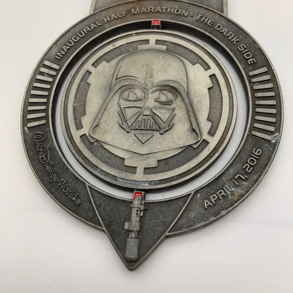Disney World Star Wars Inaugural Half Marathon The Dark Side April 2016 Medal - Picture 3 of 11